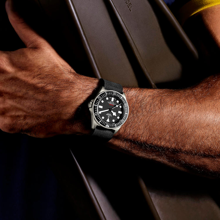 TUDOR Pelagos FXD M25717N-0001, 42mm titanium dive watch with matte black dial and green fabric strap with red band